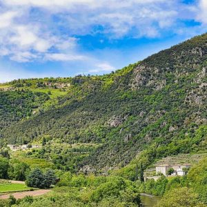 Ardèche hors saison : pourquoi réserver une location de vacances au printemps ou en automne